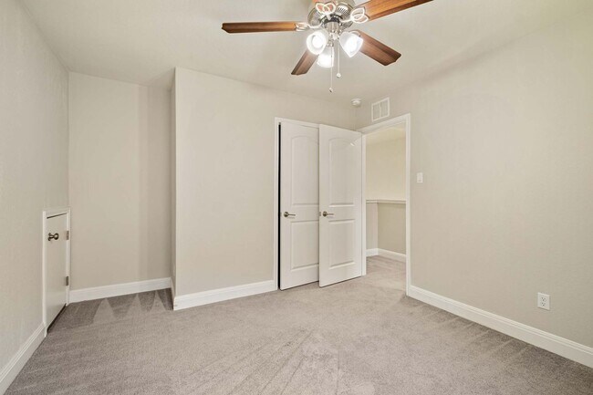Building Photo - Fantastic 3 Bedroom, 2.5 Bath, 2-Story Hom...