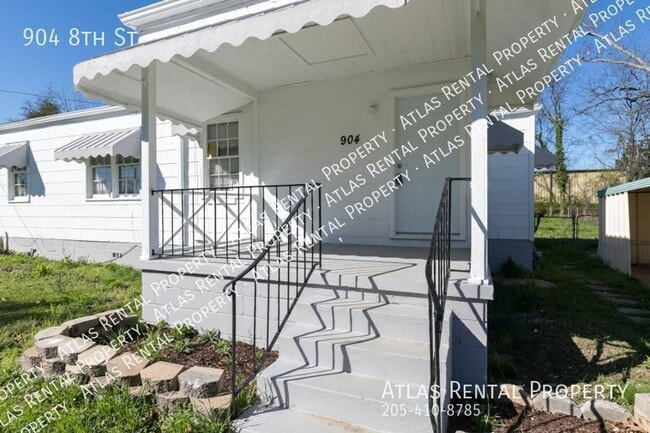 Building Photo - 904 8th St