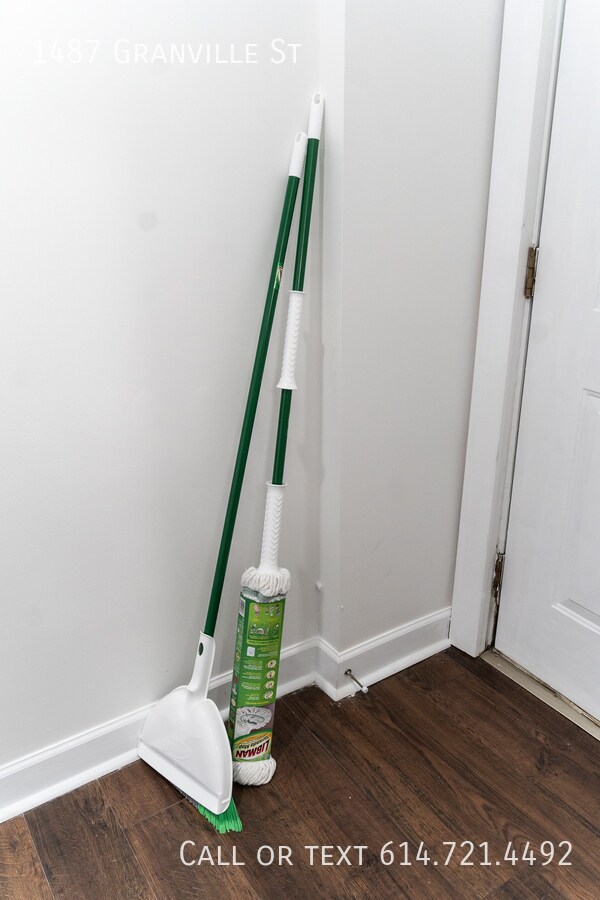 Building Photo - 1487 Granville St