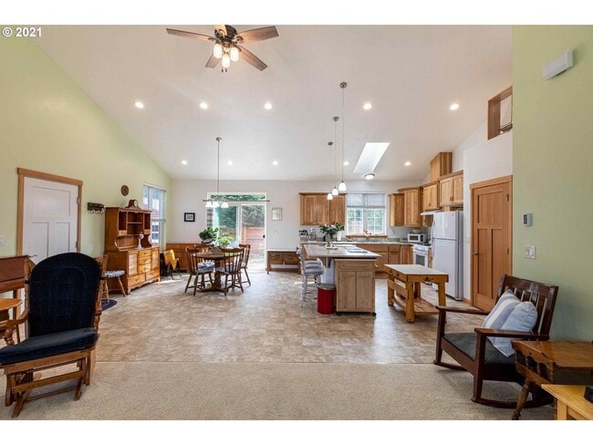 Building Photo - Bright and Beautiful 3/2 in Seabird Village!