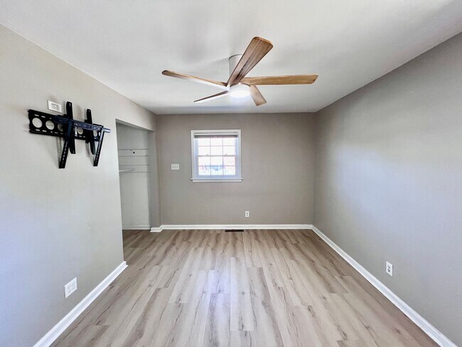 Building Photo - Stunning Renovated Ranch off Indian River