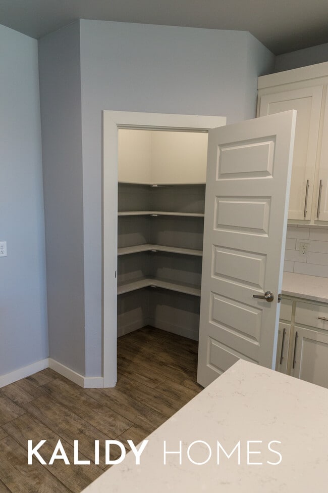 Building Photo - 306 Kirks Holw