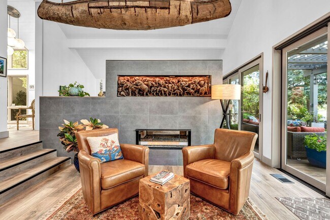 Building Photo - LAKEFRONT LUXURY ON LAKE STANLEY | FULLY FURNISHED + UTILITIES INCLUDED IN GUARDED LAKERIDGE SHORES