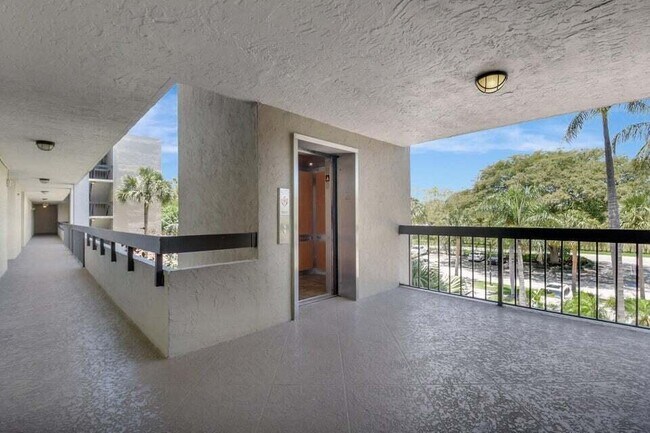 Building Photo - 950 Lavers Cir