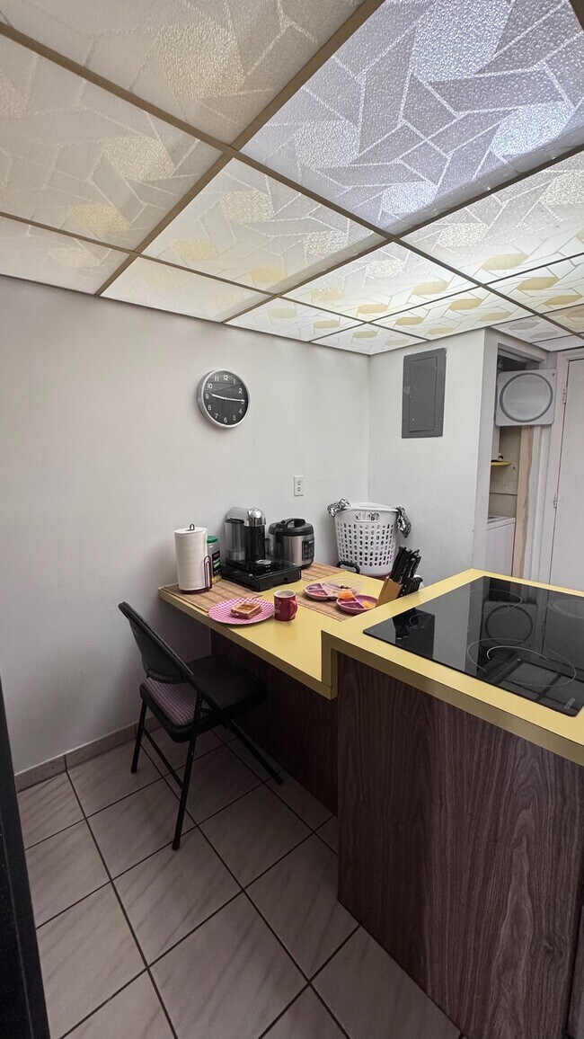 Building Photo - 1900 W 54th St