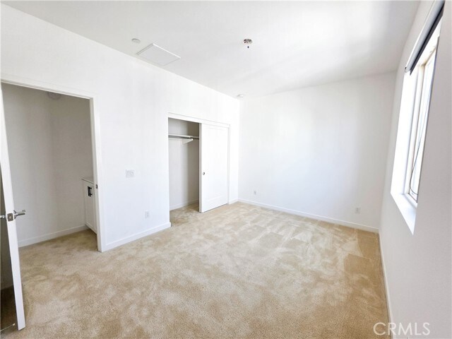 Building Photo - 164 Placemark