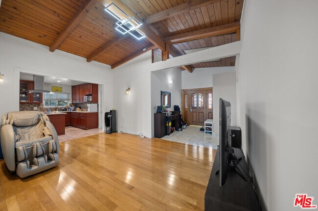 Building Photo - 3114 Henrietta Ave