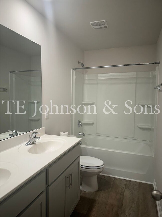 Building Photo - Spacious 4 Bedroom Home in Lexington – Modern Amenities and Comfort Await!