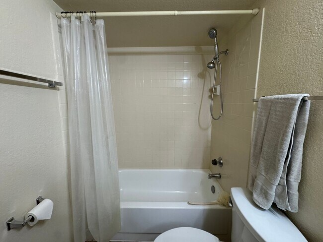 Building Photo - 2BR 2 BA Furnished  Condo across from Colorado Rivergated entry