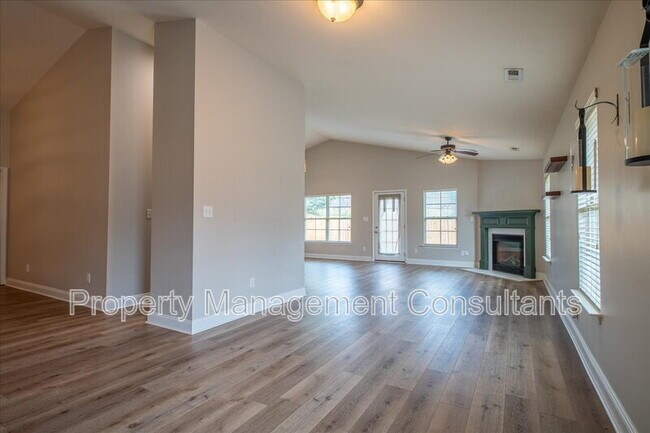 Building Photo - 108 Oak Shade Dr