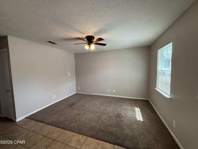 Building Photo - 2701 E 8th Ct