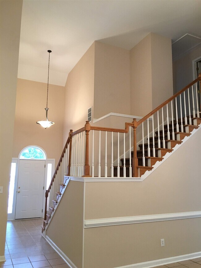Building Photo - 111 Clarin Way