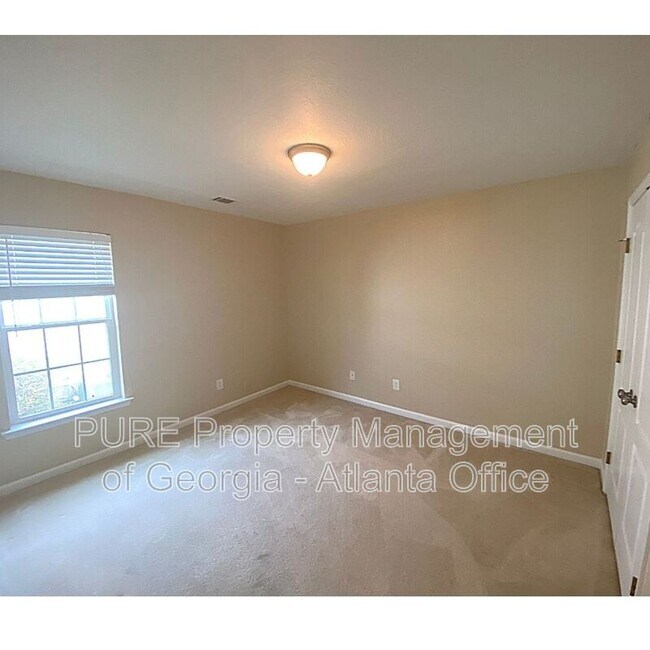 Building Photo - 2148 Sylvan Lake Dr