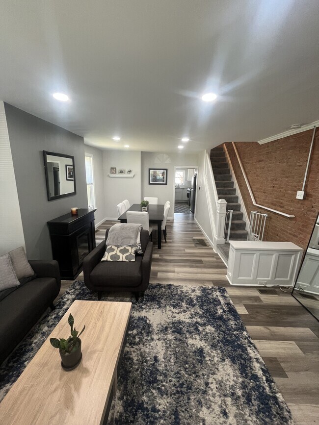 Building Photo - 220 E Liberty St