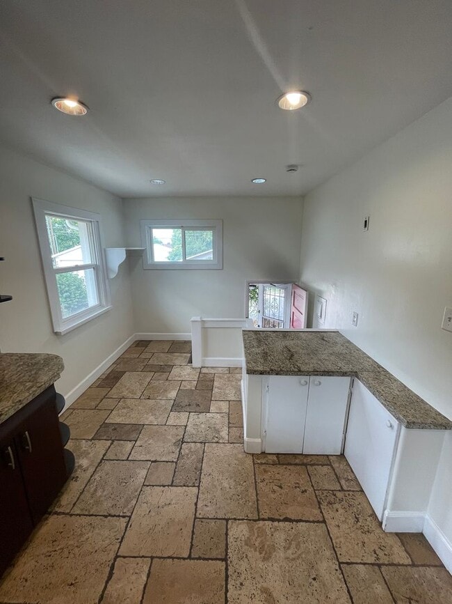 Building Photo - Beautiful 4-Bedroom House