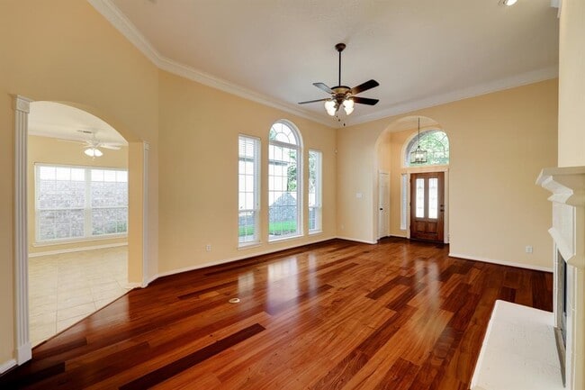 Building Photo - 5022 Coral Gables Dr