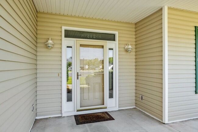 Building Photo - Four Bed Brandywine Home Available Now