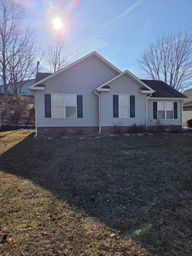 Building Photo - Charming 3 Bedroom/2 Bath