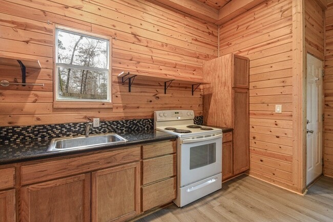 Building Photo - 20011 Parkway Ln