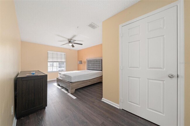 Building Photo - 3930 Southpointe Dr