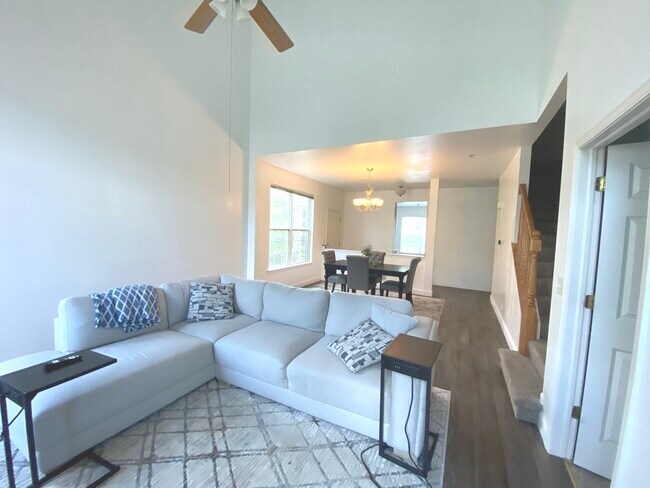 Building Photo - 10S401 Carrington Cir