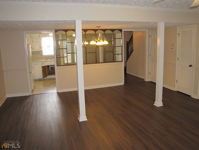 Building Photo - 445 Williamsburg Way