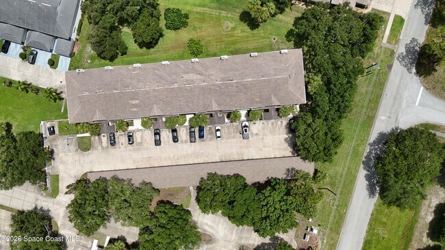 Building Photo - 1600 Woodland Dr