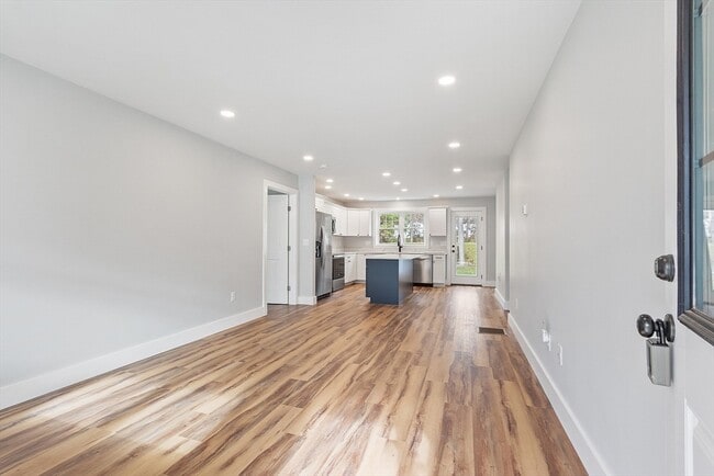 Building Photo - 18 Buttonwood Pl