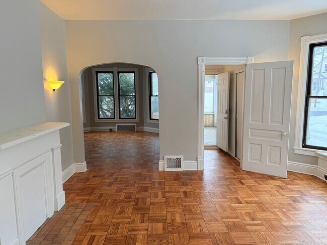 Primary Photo - 920 S Jackson St