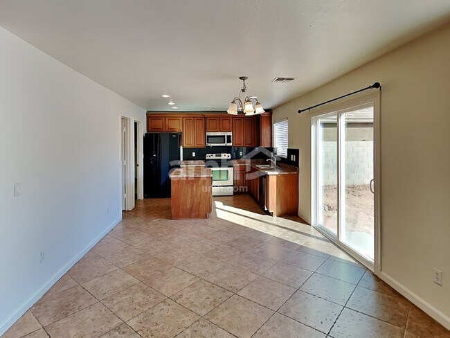 Building Photo - 1811 W Desert Canyon Dr