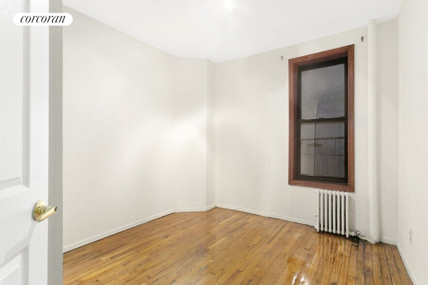 Building Photo - 242 E 10th St