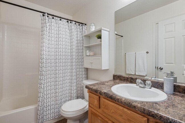 Building Photo - Beautiful 3 Bedroom Townhome In Hidden Valley Heights