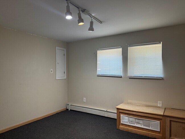 Building Photo - 753 Evergreen Ave