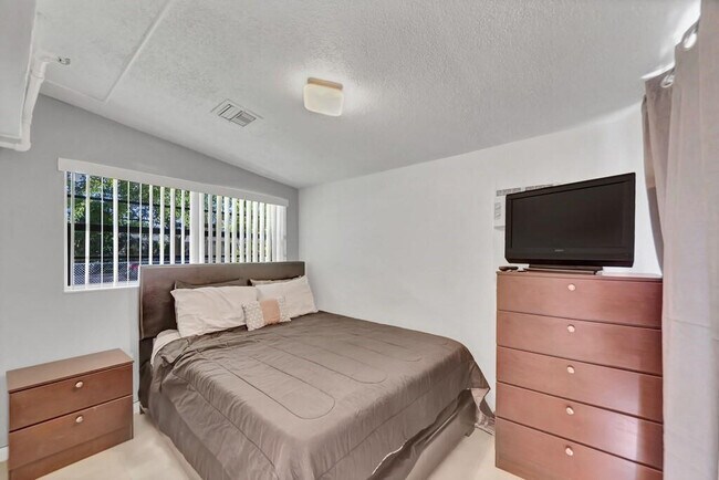 Building Photo - 1510 S 20th Ave