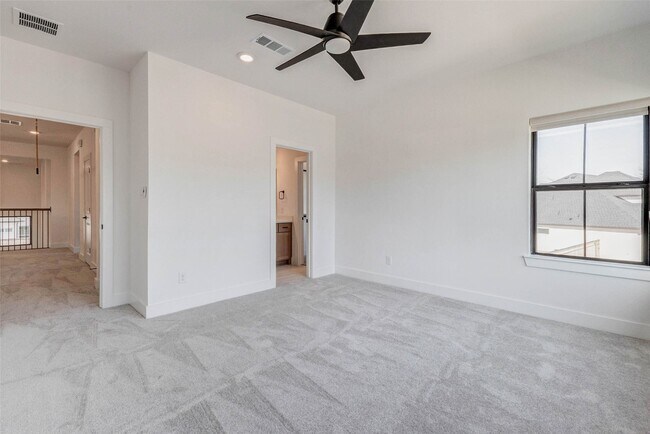 Building Photo - 1327 Crown Frst Dr