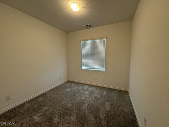 Building Photo - 25 Barbara Ln