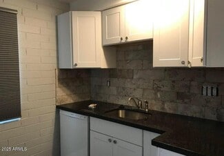 Building Photo - 2513 N 48th Pl