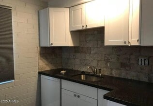 Building Photo - 2513 N 48th Pl