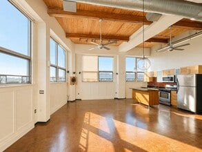 Building Photo - 118 Holmes St