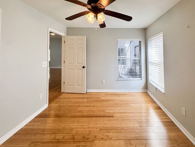 Building Photo - Beautifully upgraded 3/2 with double car garage!