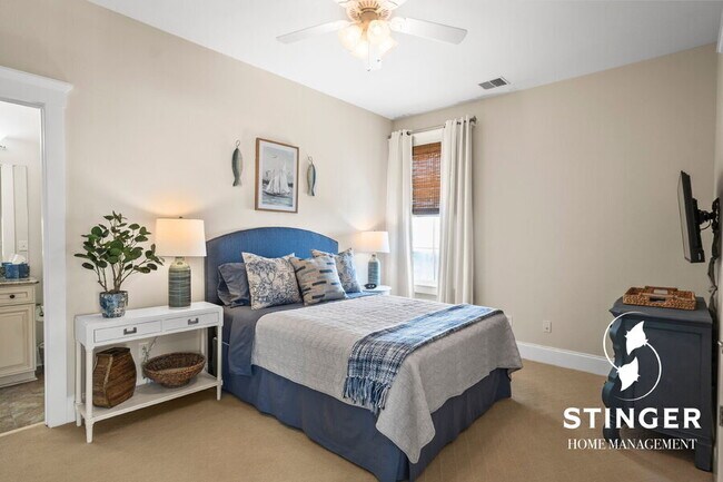 Building Photo - 700 Bay St