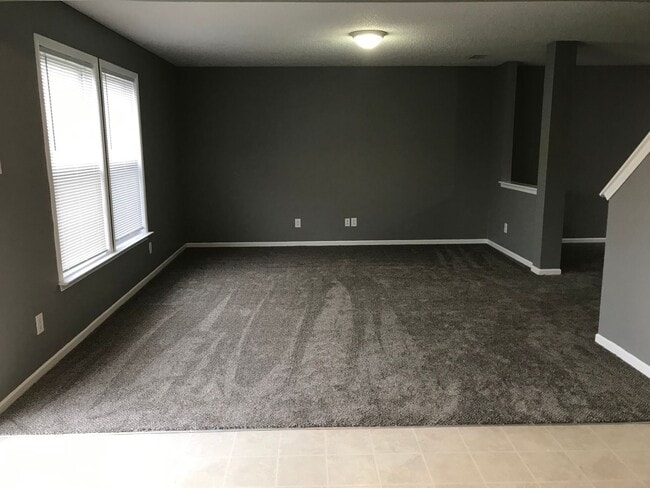 Building Photo - Franklin IN - 4 BR home