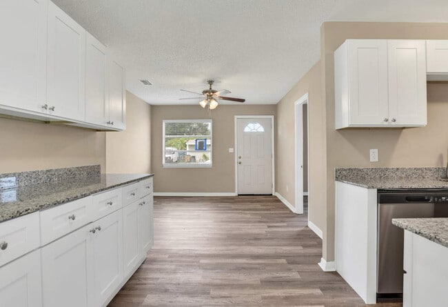 Building Photo - 838 Horseshoe Bay Dr