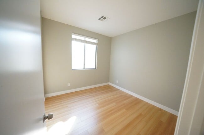 Building Photo - SHOWINGS AVAILABLE NOW