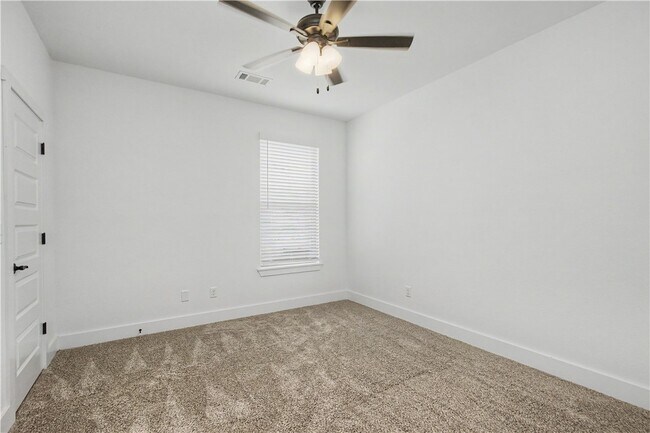Building Photo - 2102 Dagan St