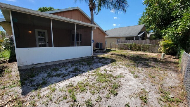 Building Photo - Fantastic 3 Bed/ 2 bath + Den ~ UTC Distri...