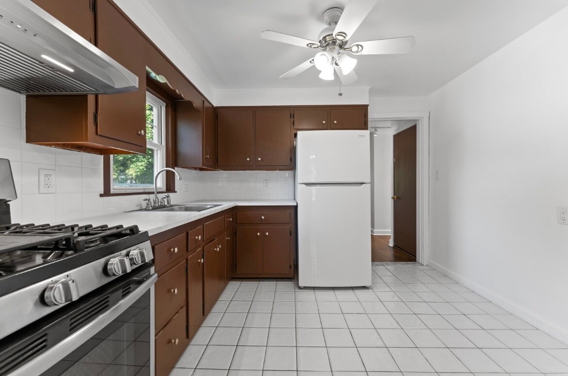 Building Photo - 409 Tappan Rd