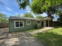 Building Photo - 3 Bedroom House off Coburg Road