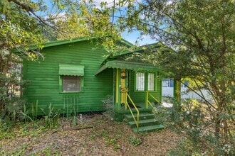 Building Photo - Historic Hyde Park Gem: Fully Renovated 2-...