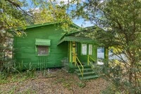 Building Photo - Historic Hyde Park Gem: Fully Renovated 2-...